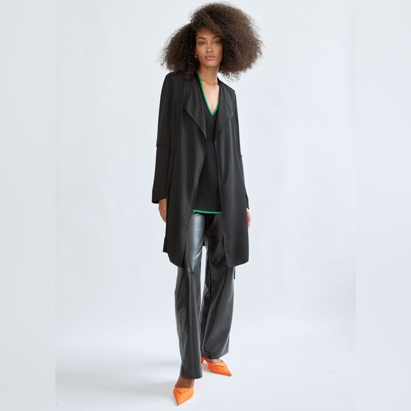 Babaton
Flowy Trench Coat in blue navy - Picture 4 of 5